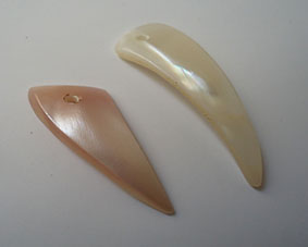 Madrepérola pingente dente - 1 a 4.5 cm (10 peças) MP-242